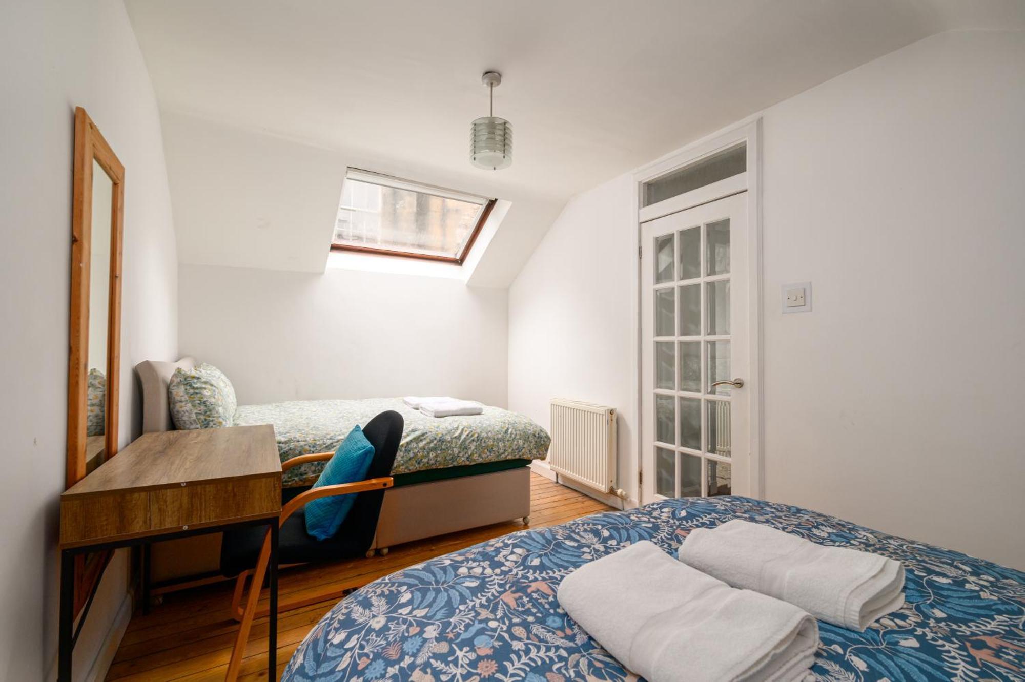 Bright - Central - Sleeps 10 Единбург Екстериор снимка