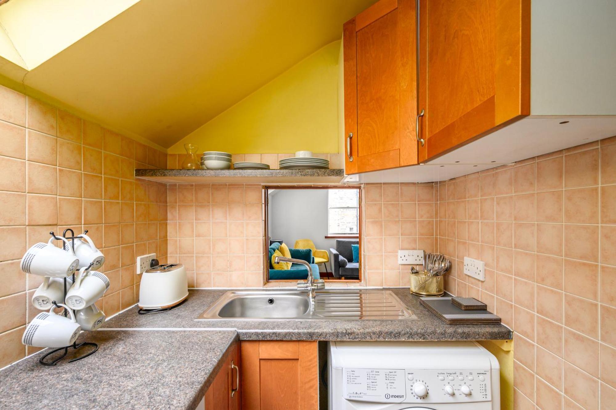 Bright - Central - Sleeps 10 Единбург Екстериор снимка